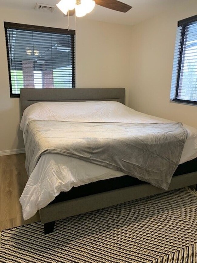 Foto del edificio - Corporate Rental Unit 1 Bedroom 1 Bath Fur...