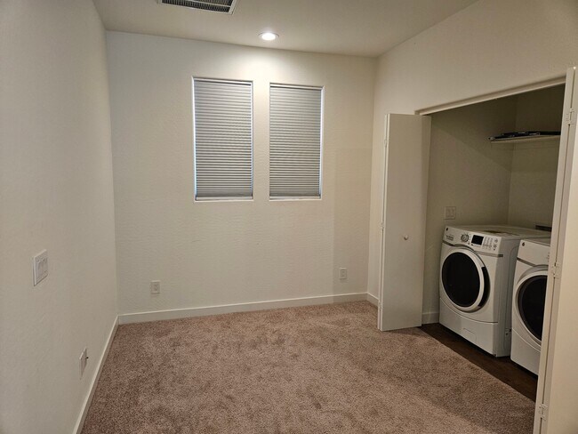 Foto del edificio - 3218 W Glendale Ave