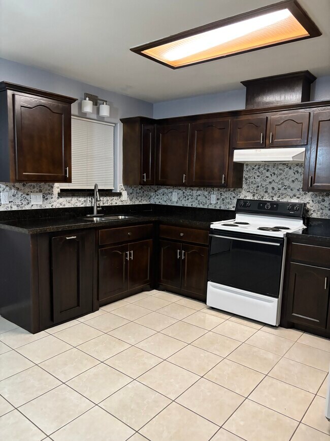 Foto del edificio - 1406 Acme Ln