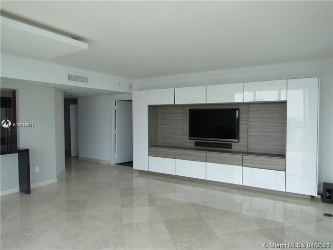 Building Photo - 1331 Brickell Bay Dr