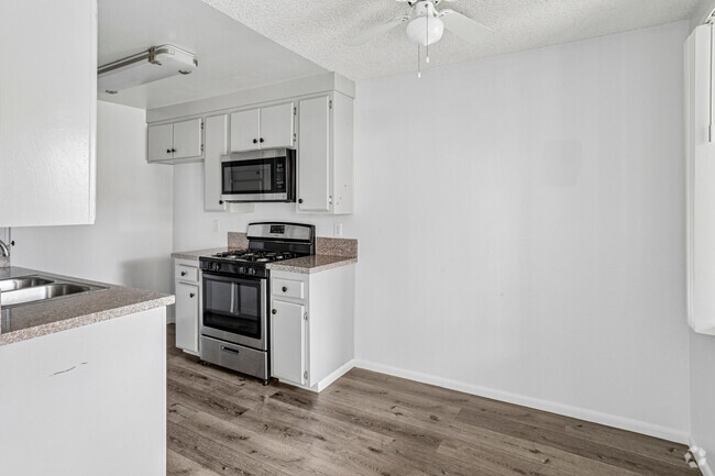 1BR, 1BA - 500SF - Dining Room - 3500 Cedar Avenue
