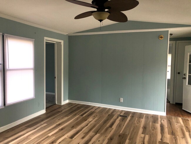 Building Photo - 5884 Kellys Landing Rd