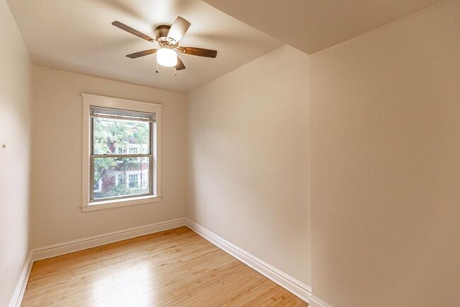 Building Photo - 2 bedroom in Chicago IL 60613