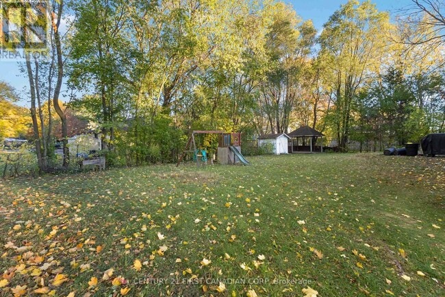 Photo du bâtiment - 388 Fuller Pl