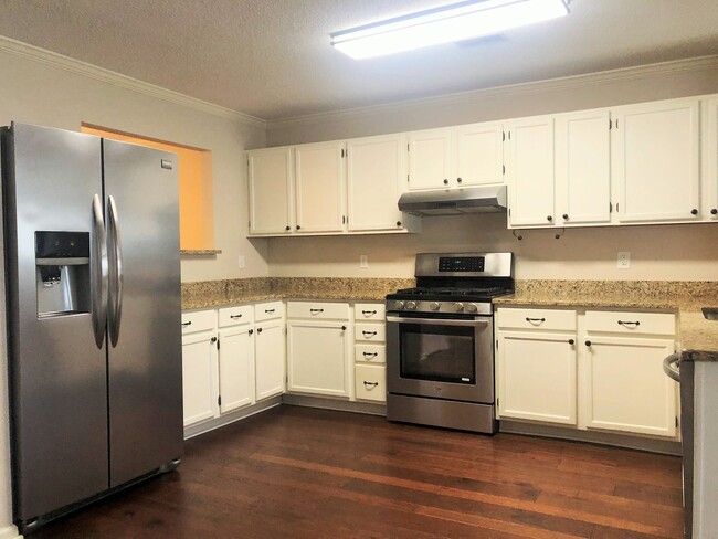 Building Photo - PRICE IMPROVEMENT!!  FARRAGUT COMMONS: UPD...
