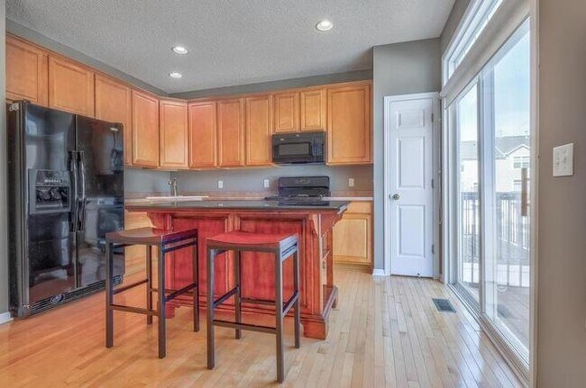 Foto del edificio - 15624 Lilac Dr