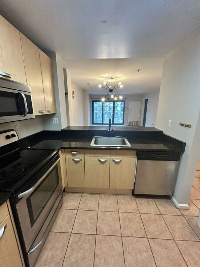 Building Photo - Live the Manayunk lifestyle you’ve been dreaming about — steps from Main Street, minutes from Cen...