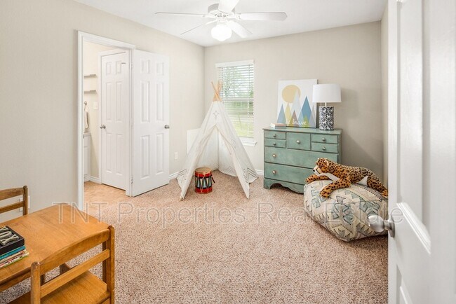 Building Photo - 9902 Risky's Ranch Dr