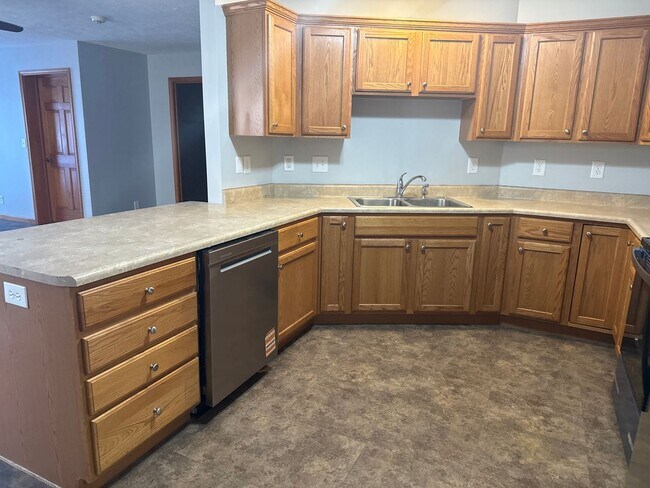 Foto del edificio - Newly renovated west side duplex with full basement!