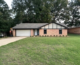 Building Photo - 8808 Meadow Dr