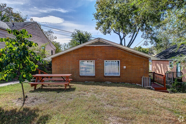 Building Photo - 1017 Wade Ave