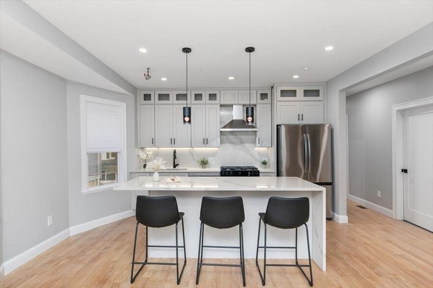 Photo - 755 Boylston St