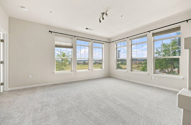 Foto del edificio - $2,195.95 - 2 bed, 2 bath Spacious Condo in Broomfield with AC and In Unit Laundry!