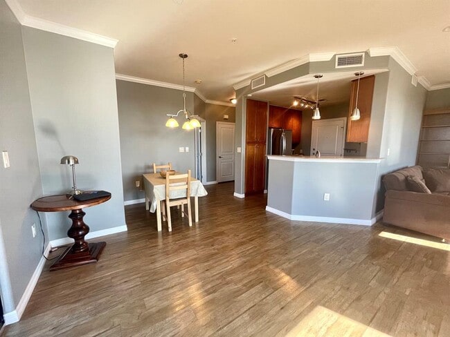 Building Photo - 330 E Las Colinas Blvd
