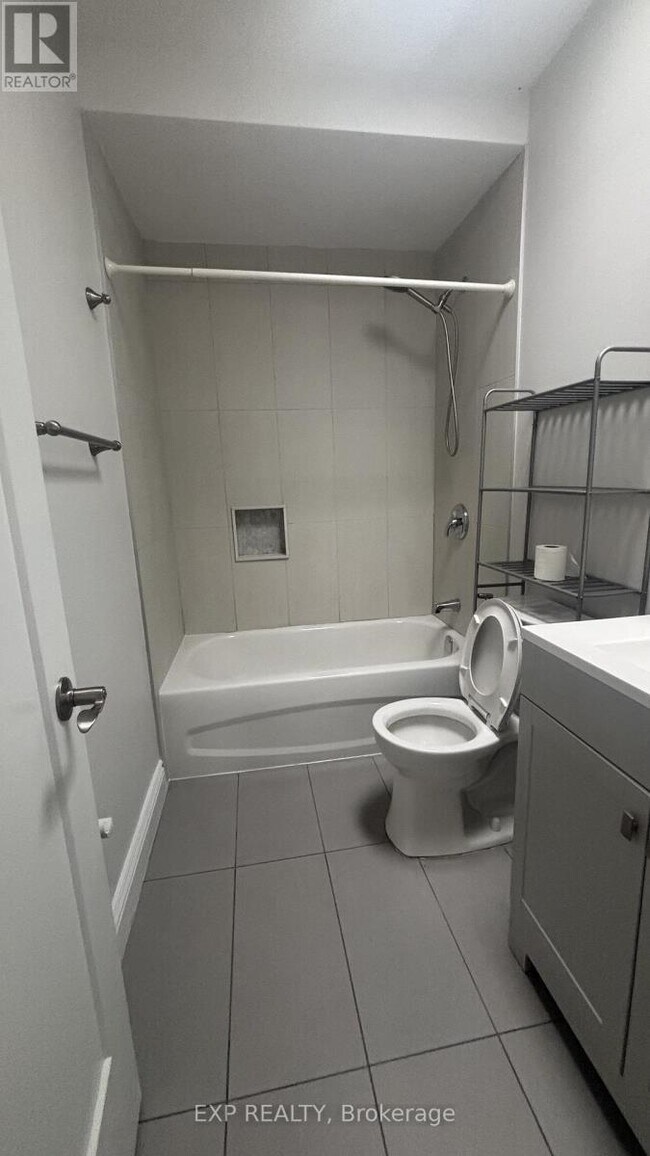 Photo du bâtiment - 3289 Lake Shore Blvd W