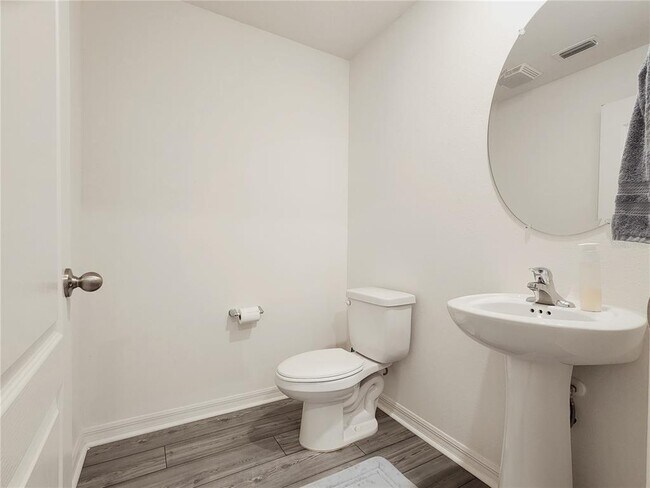 Foto del edificio - 1679 Wynford Cir