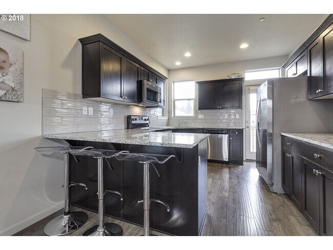 Foto del edificio - Wonderful 3 Bedroom + 2.5 Bath Townhome in...