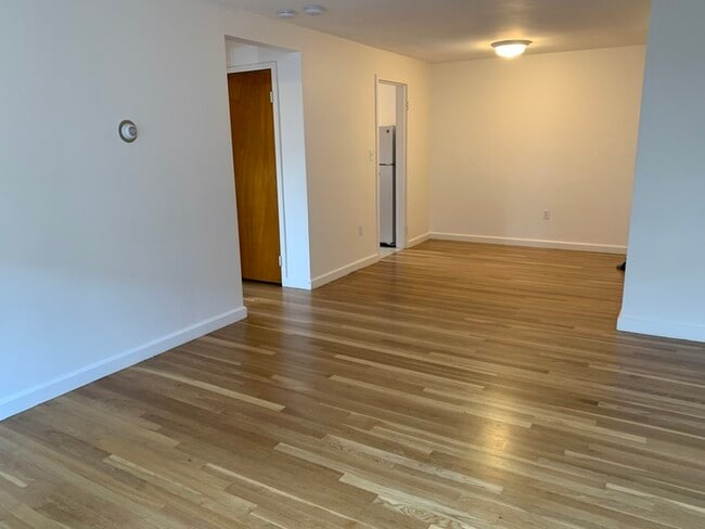 Building Photo - 6 Harris Cir