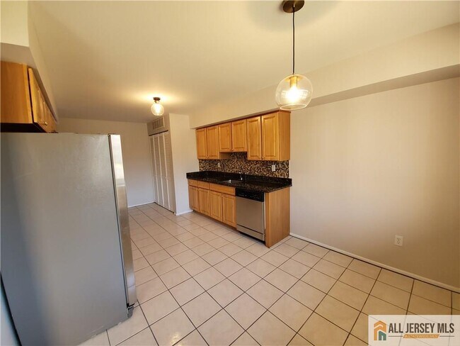 Building Photo - 1606 Edison Glen Terrace