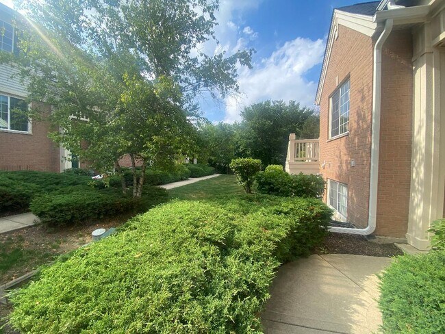 Building Photo - 2144 W Concord Ln