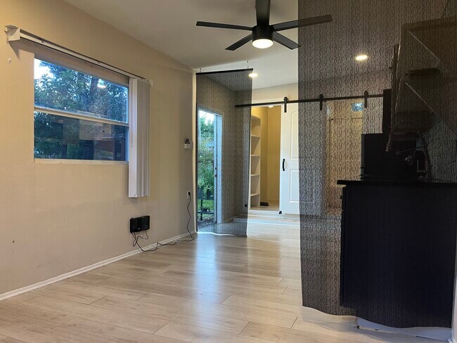 Foto del edificio - 2824 24th Ave N