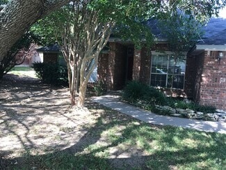 Building Photo - 1805 Diana Ln
