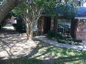 Building Photo - 1805 Diana Ln