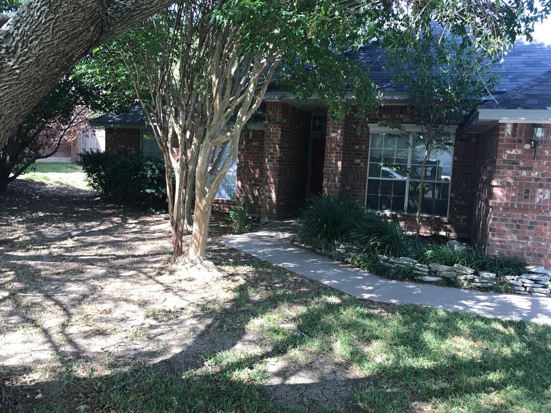 Primary Photo - 1805 Diana Ln