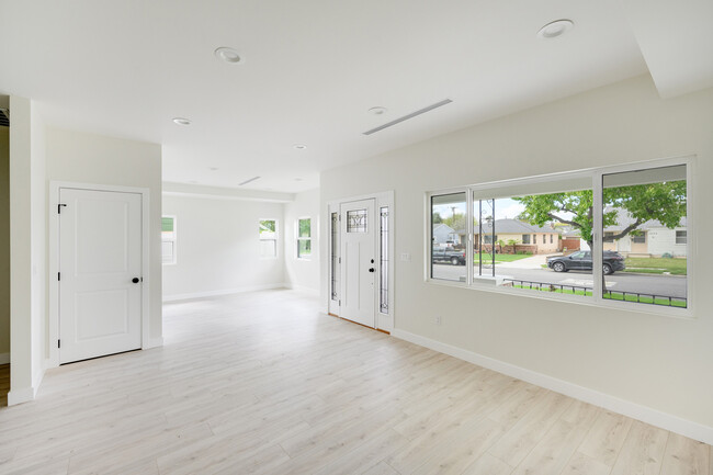 Foto del edificio - 1236 N Reese Pl