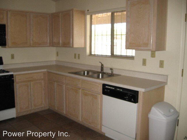 Building Photo - 2184 N Saddlewood Ranch Dr