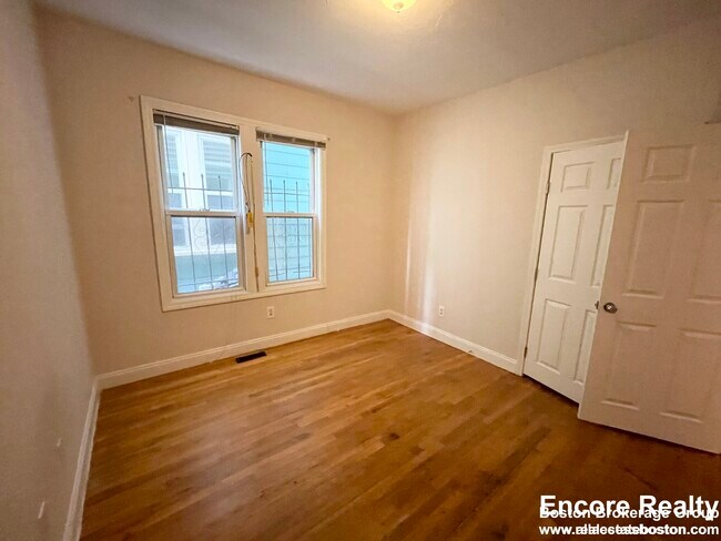 Foto del edificio - 733 Parker St