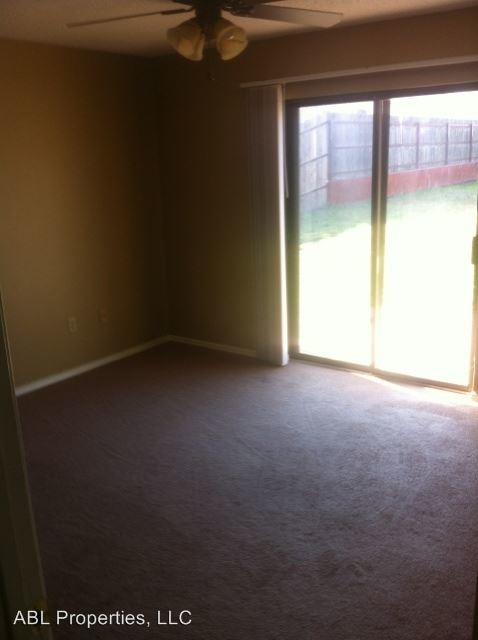 Foto del edificio - 2708-2710 Oakview Rd