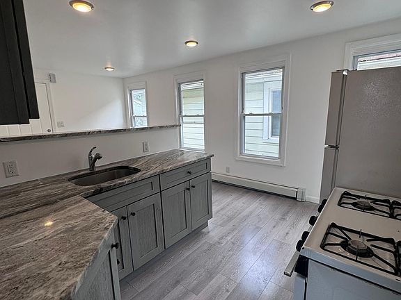 Foto del edificio - 77 Cottage St