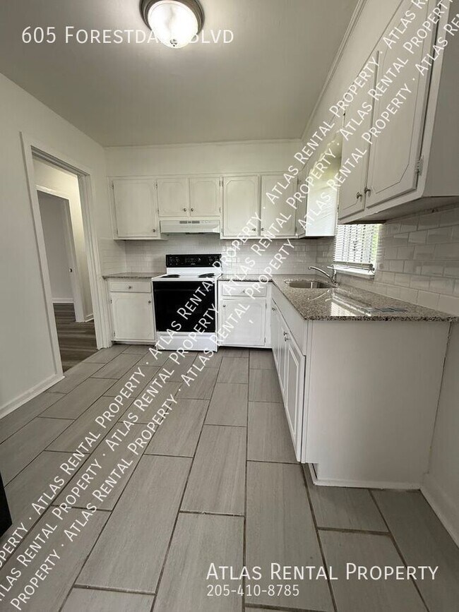 Foto del edificio - 605 Forestdale Blvd