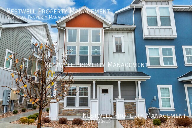 Foto del edificio - Stunning Three-Story Townhome in Vineyard