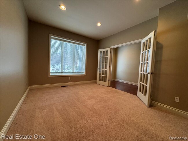 Building Photo - 1030 Oakwood Dr