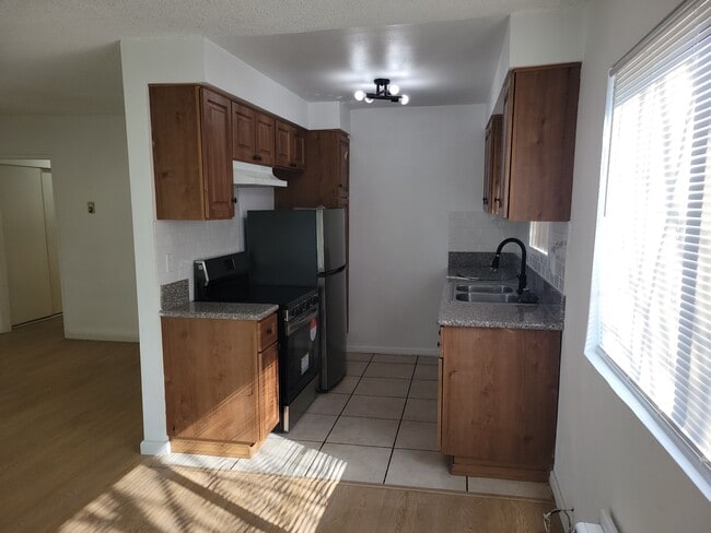 Building Photo - 6561 Fulton Ave