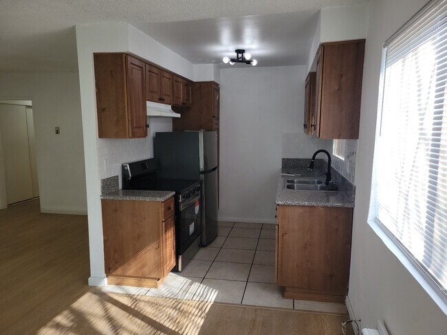 Foto del edificio - 6561 Fulton Ave