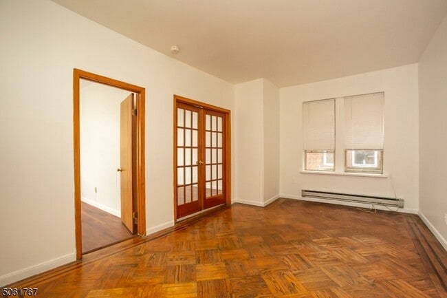 Building Photo - 254 Clendenny Ave