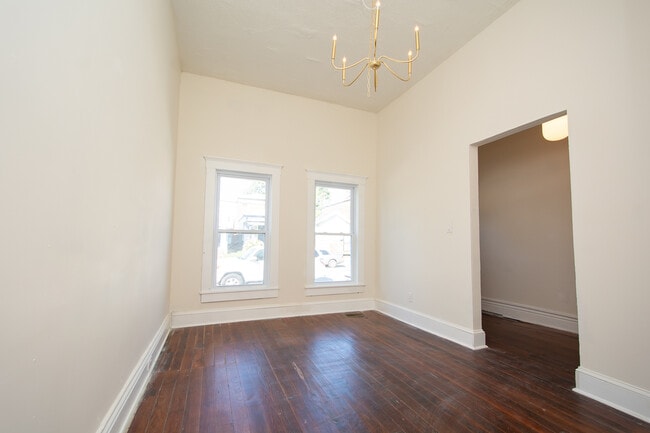 Building Photo - 915 S Shelby St