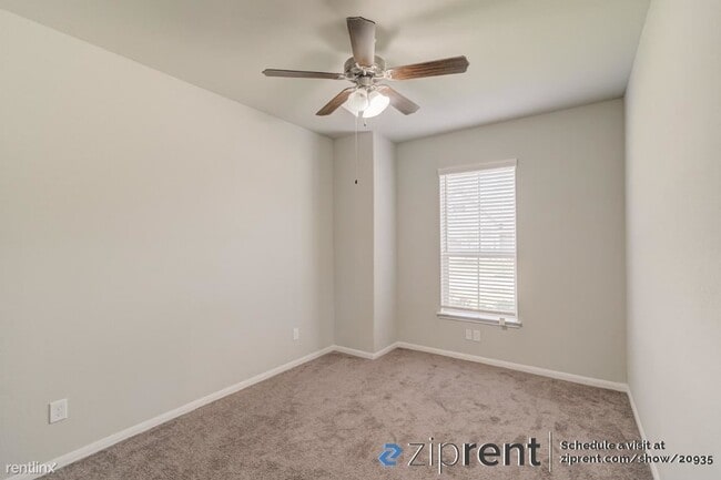 Foto del edificio - 5 br, 3 bath House - 4423 Sandhill Terrace...