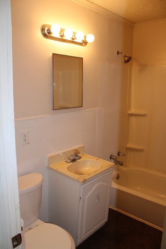 Building Photo - 4347 E Bayley St