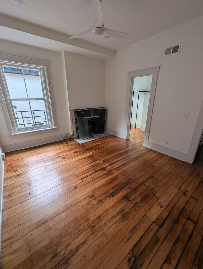 Foto del edificio - Beautifully Renovated, Elegant Apartments in Historic Covington