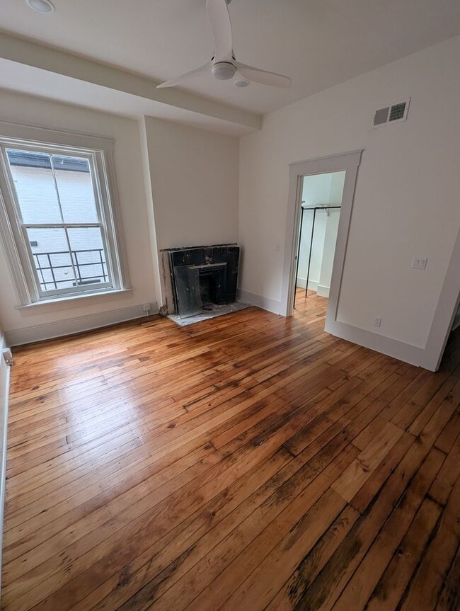 Building Photo - Beautifully Renovated, Elegant Apartments in Historic Covington