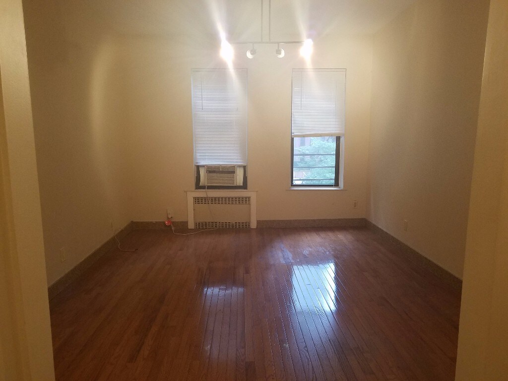 Foto del edificio - 235 E 54th St