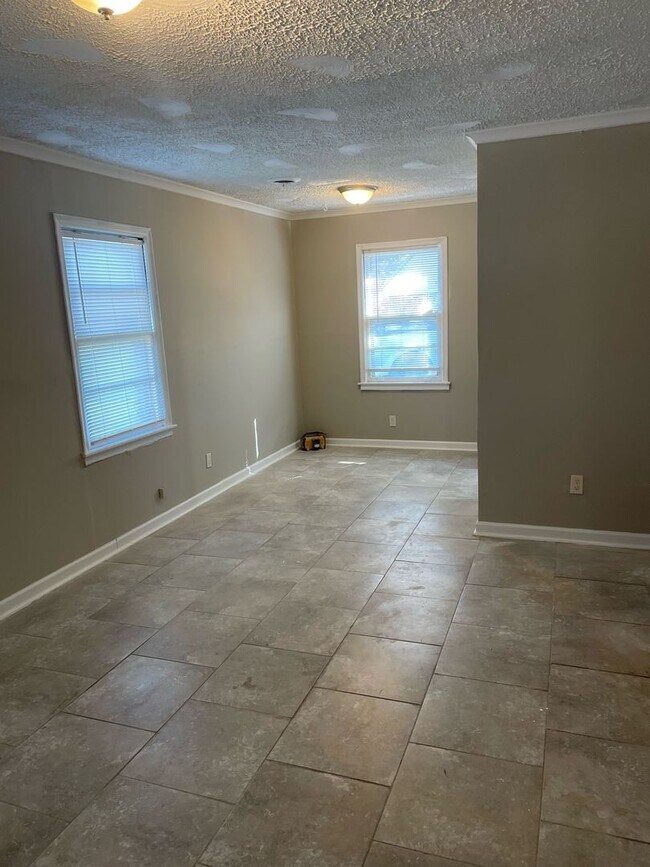 Building Photo - 297 W Brooks Rd