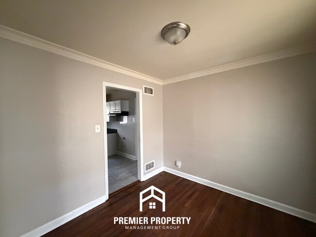 Foto del edificio - Charming 3BR Home in 38117 | Hardwood Floors & Large Fenced Backyard