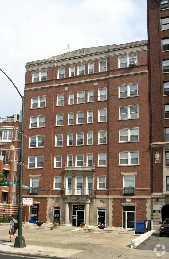 Building Photo - 432 W Belmont Ave
