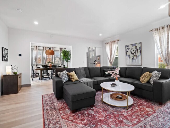 Foto del edificio - 432 N Firestone Blvd