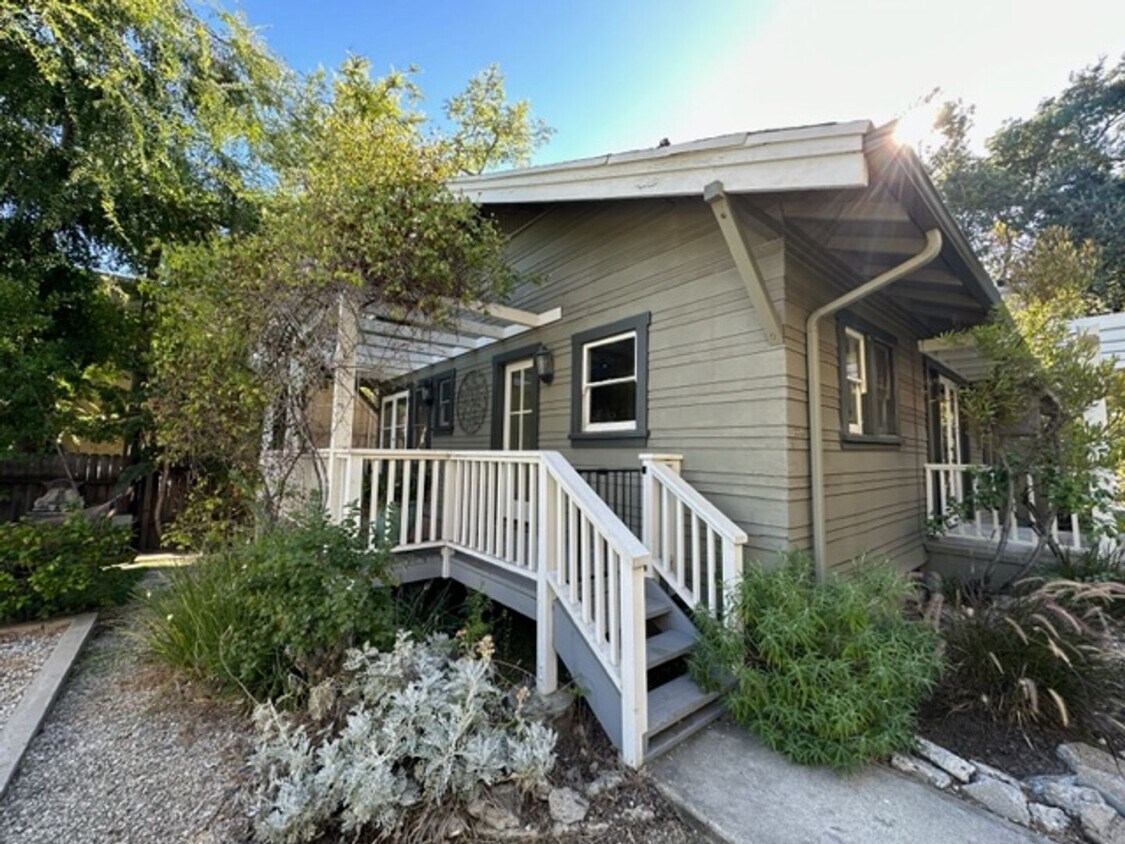 Primary Photo - 1280 N Hudson
